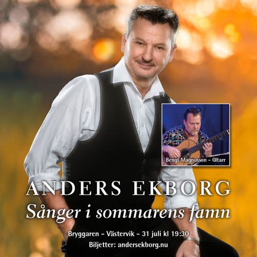 Anders Ekborg sitter mot en sommargul bakgrund. Han ler.