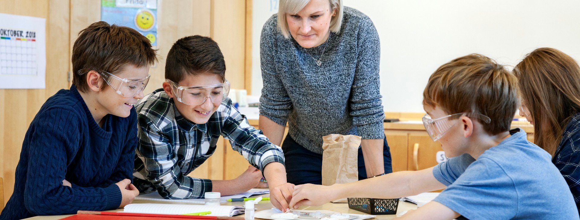 Lärare med elever.