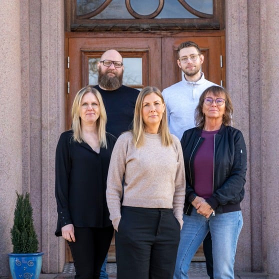 Personal från vuxen- och familjeenheten utanför vuxenenhetens lokaler.